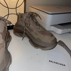 BALENCIAGA Women’s TRIPLE S CLEAR SOLE SNEAKER IN BROWN